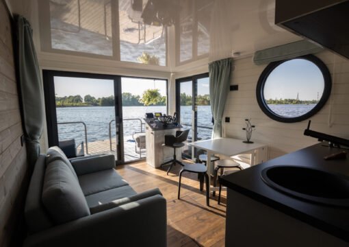 Namelis nr. 1. Be laivavedžio teisių Namelis nr. 1. Be laivavedžio teisių
