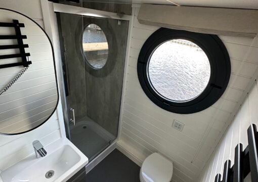 Namelis nr. 5 su sauna. Reikalingos laivavedžio teisės Namelis nr. 5 su sauna. Reikalingos laivavedžio teisės