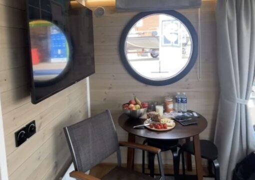 Namelis nr. 5 su sauna. Reikalingos laivavedžio teisės Namelis nr. 5 su sauna. Reikalingos laivavedžio teisės