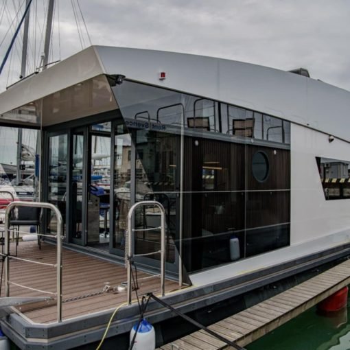 Namelis nr. 6 Luxury. Reikalingos laivavedžio teisės Namelis nr. 6 Luxury. Reikalingos laivavedžio teisės