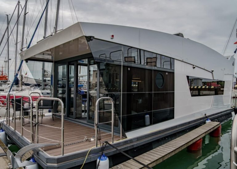 Namelis nr. 6 Luxury. Reikalingos laivavedžio teisės Namelis nr. 6 Luxury. Reikalingos laivavedžio teisės