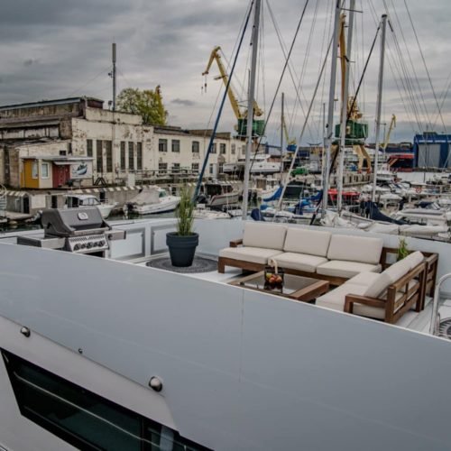 Namelis nr. 6 Luxury. Reikalingos laivavedžio teisės Namelis nr. 6 Luxury. Reikalingos laivavedžio teisės