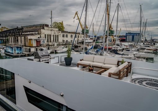 Namelis nr. 6 Luxury. Reikalingos laivavedžio teisės Namelis nr. 6 Luxury. Reikalingos laivavedžio teisės