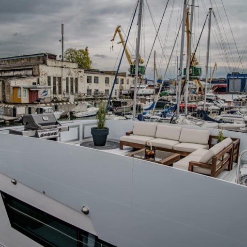 Namelis nr. 6 Luxury. Reikalingos laivavedžio teisės Namelis nr. 6 Luxury. Reikalingos laivavedžio teisės