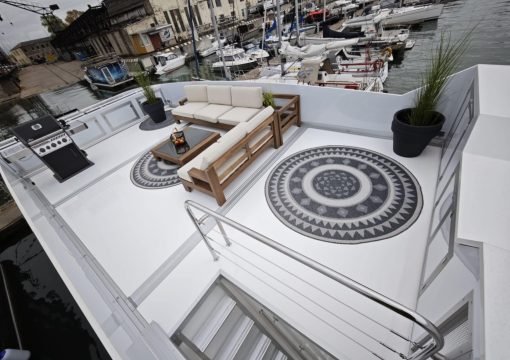 Namelis nr. 6 Luxury. Reikalingos laivavedžio teisės Namelis nr. 6 Luxury. Reikalingos laivavedžio teisės
