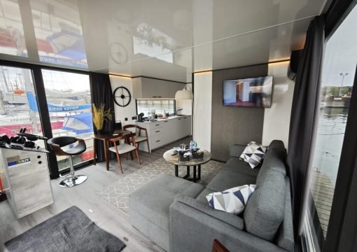Namelis nr. 6 Luxury. Reikalingos laivavedžio teisės Namelis nr. 6 Luxury. Reikalingos laivavedžio teisės