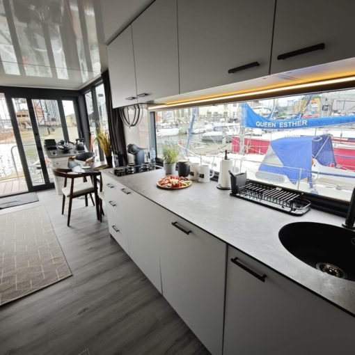Namelis nr. 6 Luxury. Reikalingos laivavedžio teisės Namelis nr. 6 Luxury. Reikalingos laivavedžio teisės